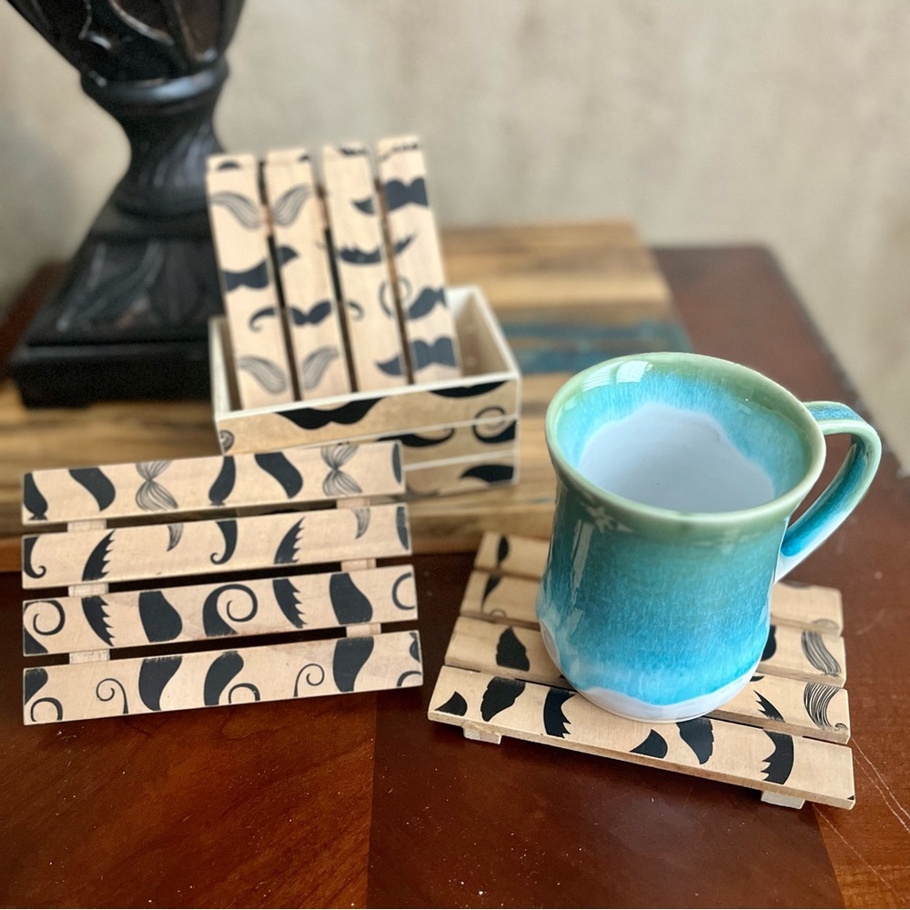 Mini Pallet & Crate Coaster Set Mustache. 4 Coaster pallets and storage crate